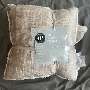Pillow and blanket set